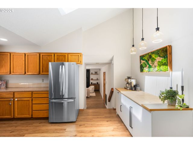 16050 Nw SOMERSET Dr, Beaverton, OR 97006