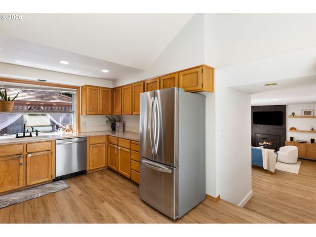 16050 Nw SOMERSET Dr, Beaverton, OR 97006
