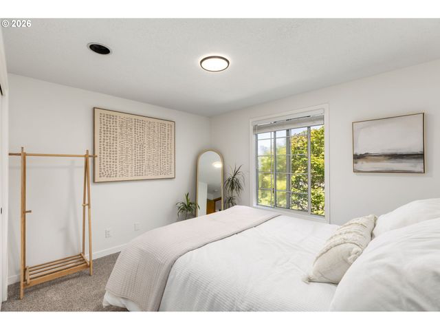 16050 Nw SOMERSET Dr, Beaverton, OR 97006