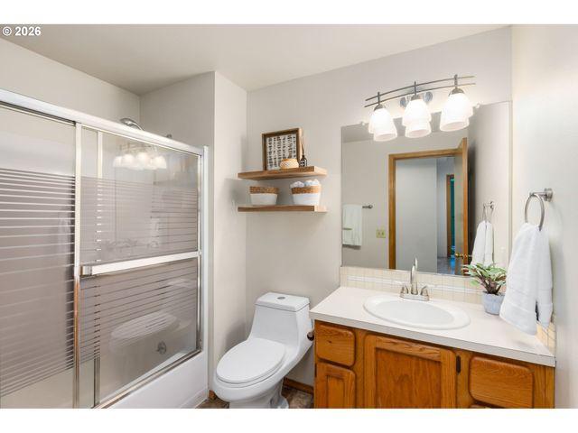 16050 Nw SOMERSET Dr, Beaverton, OR 97006