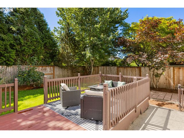 16050 Nw SOMERSET Dr, Beaverton, OR 97006