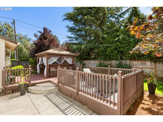 16050 Nw SOMERSET Dr, Beaverton, OR 97006