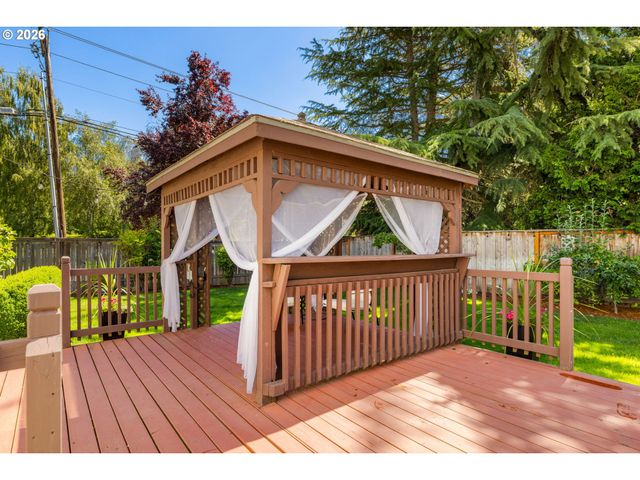 16050 Nw SOMERSET Dr, Beaverton, OR 97006