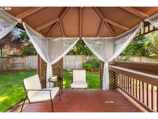16050 Nw SOMERSET Dr, Beaverton, OR 97006