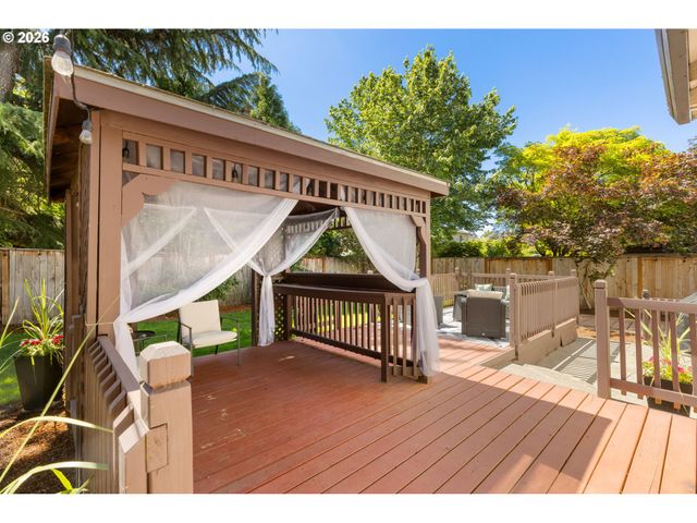 16050 Nw SOMERSET Dr, Beaverton, OR 97006