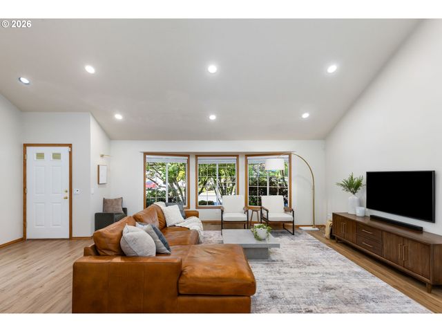 16050 Nw SOMERSET Dr, Beaverton, OR 97006