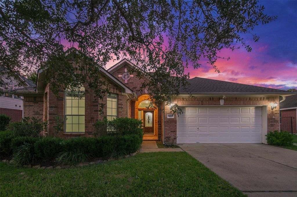3023 E Cedar Hollow Drive, Pearland, TX 77584