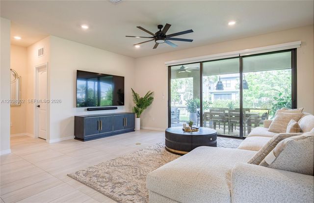 4423 Spruce Lane, Oakland Park, FL 33309