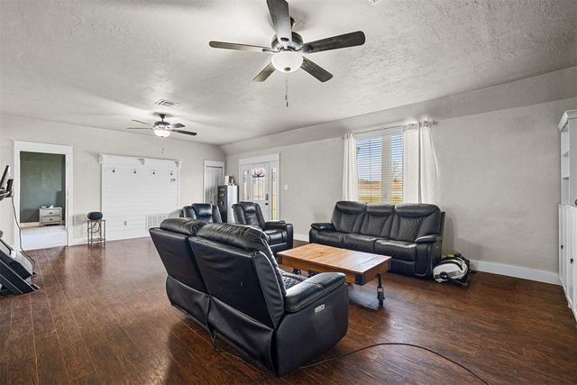 21063 State Highway 76 Highway, Blanchard, OK 73010