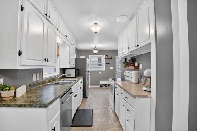 2614 Garden Avenue, Cedar Falls, IA 50613