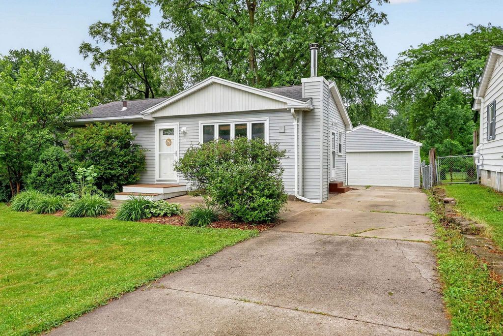 2614 Garden Avenue, Cedar Falls, IA 50613