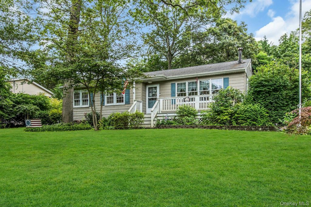 51 Arlington Road, Lake Ronkonkoma, NY 11779