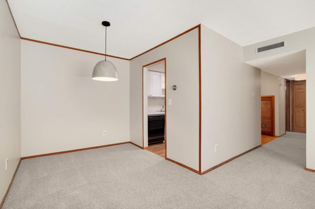 2210 Midland Grove Road 306, Roseville, MN 55113