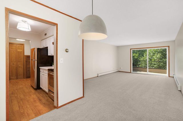 2210 Midland Grove Road 306, Roseville, MN 55113