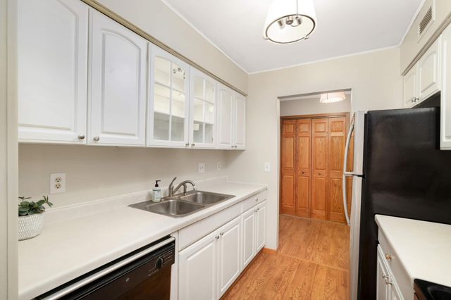 2210 Midland Grove Road 306, Roseville, MN 55113