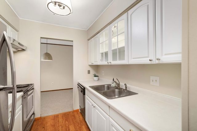 2210 Midland Grove Road 306, Roseville, MN 55113