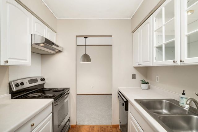 2210 Midland Grove Road 306, Roseville, MN 55113