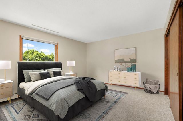 2210 Midland Grove Road 306, Roseville, MN 55113