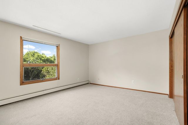 2210 Midland Grove Road 306, Roseville, MN 55113