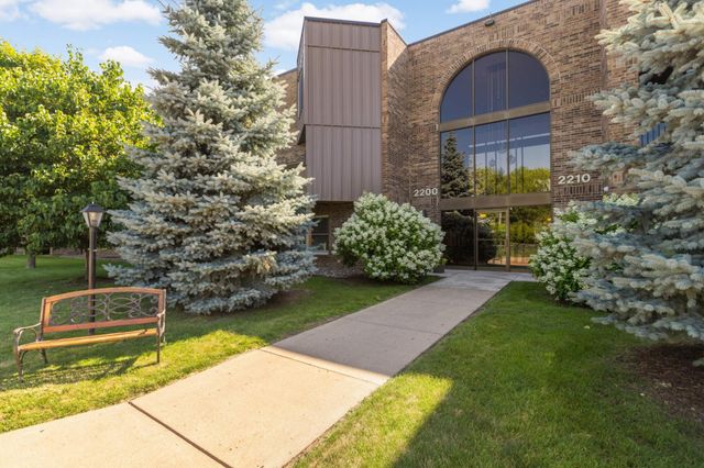 2210 Midland Grove Road 306, Roseville, MN 55113