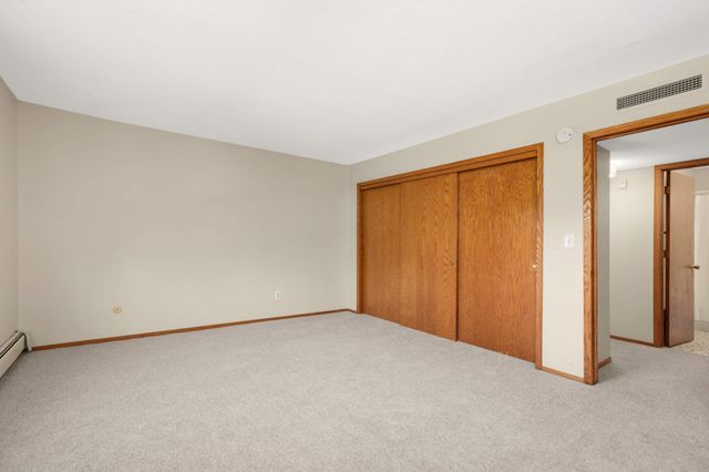 2210 Midland Grove Road 306, Roseville, MN 55113