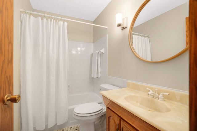 2210 Midland Grove Road 306, Roseville, MN 55113