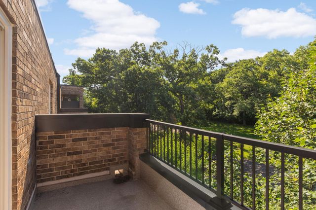 2210 Midland Grove Road 306, Roseville, MN 55113