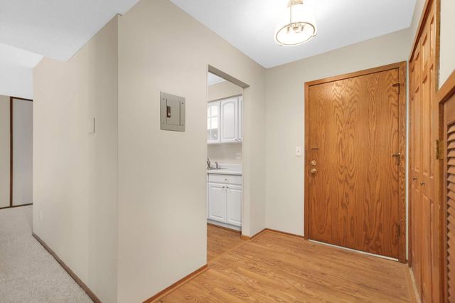 2210 Midland Grove Road 306, Roseville, MN 55113