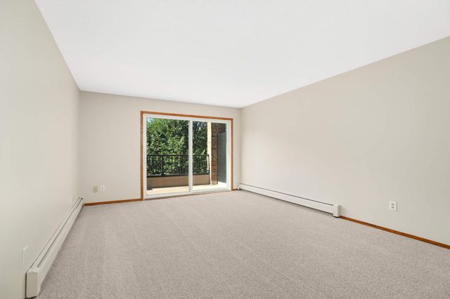 2210 Midland Grove Road 306, Roseville, MN 55113