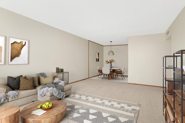 2210 Midland Grove Road 306, Roseville, MN 55113