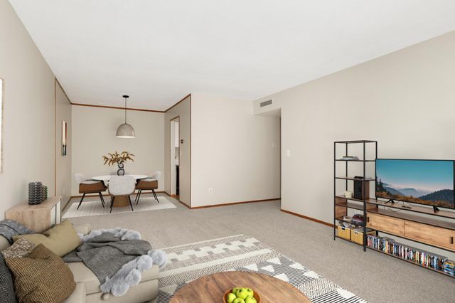 2210 Midland Grove Road 306, Roseville, MN 55113