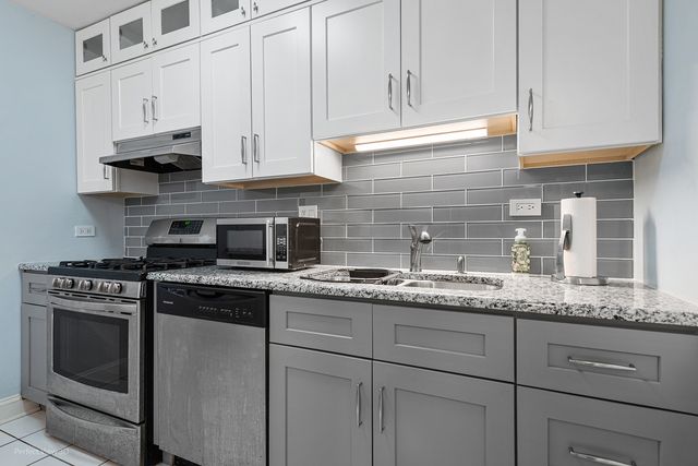 1501 E Churchill Drive 105, Palatine, IL 60074