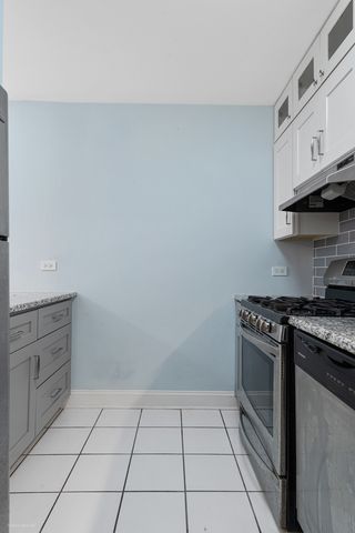 1501 E Churchill Drive 105, Palatine, IL 60074