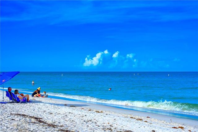 10505 Valencia Lakes DR, Bonita Springs, FL 34135