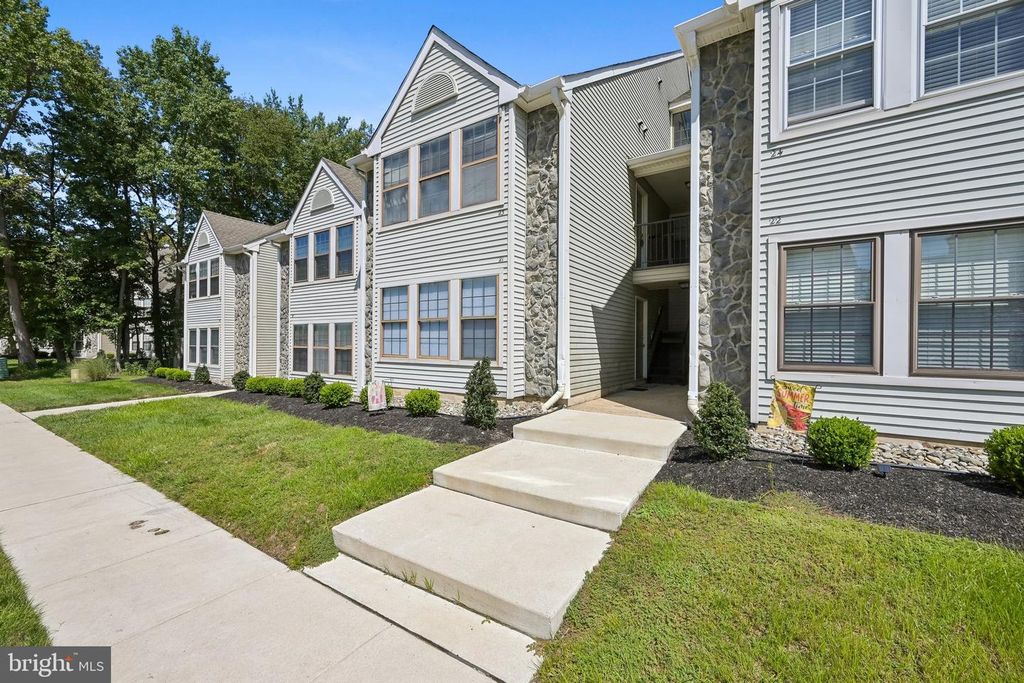 23 CHELMSFORD CT, MARLTON, NJ 08053 — photo 2