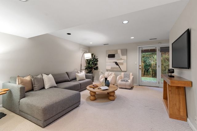 4302 Deerfield Circle 4302, Peabody, MA 01960