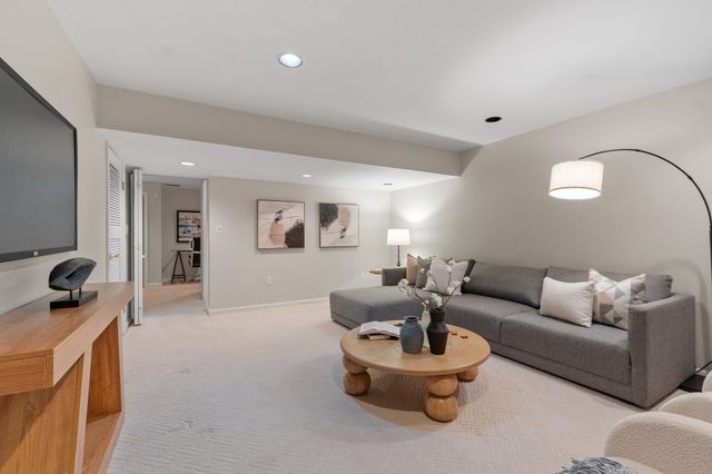 4302 Deerfield Circle 4302, Peabody, MA 01960