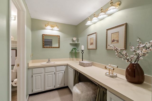 4302 Deerfield Circle 4302, Peabody, MA 01960