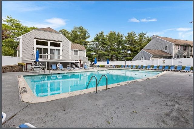 4302 Deerfield Circle 4302, Peabody, MA 01960