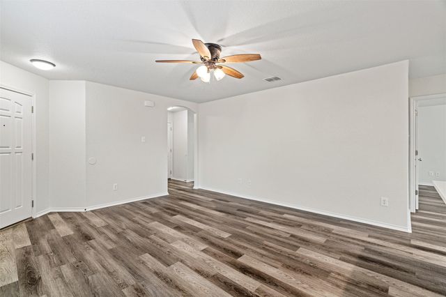 206 Wells BND, Hutto, TX 78634