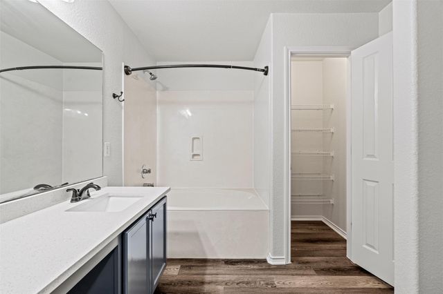 206 Wells BND, Hutto, TX 78634