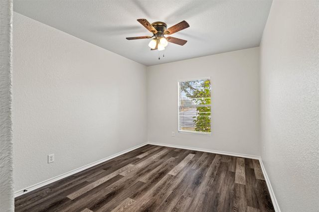 206 Wells BND, Hutto, TX 78634