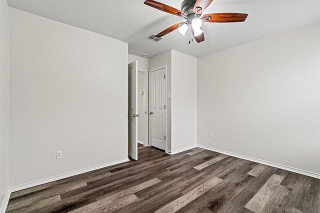 206 Wells BND, Hutto, TX 78634