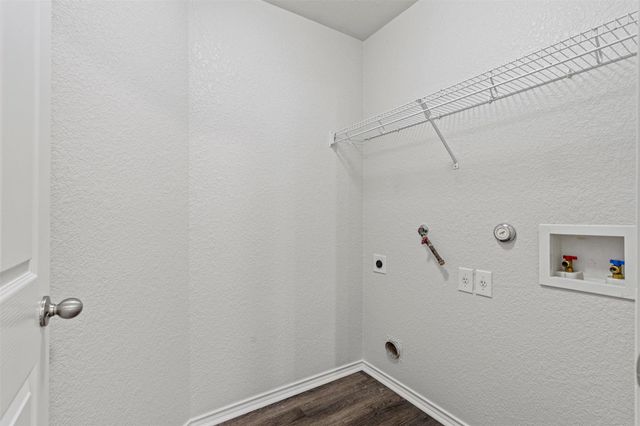 206 Wells BND, Hutto, TX 78634