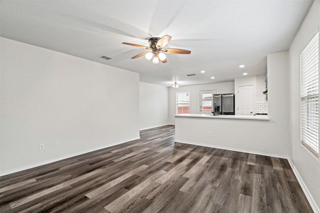 206 Wells BND, Hutto, TX 78634