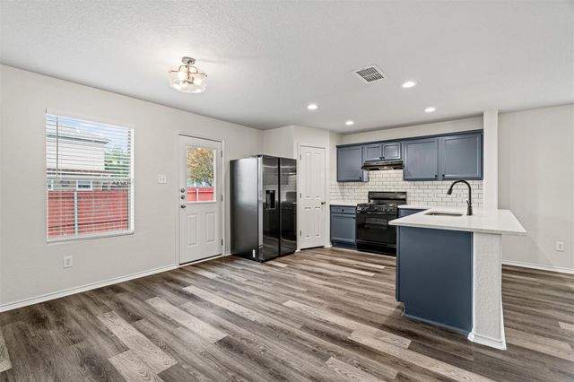 206 Wells BND, Hutto, TX 78634