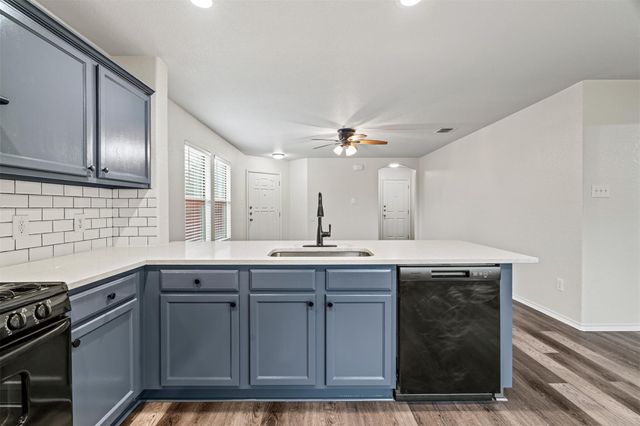 206 Wells BND, Hutto, TX 78634