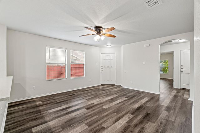 206 Wells BND, Hutto, TX 78634