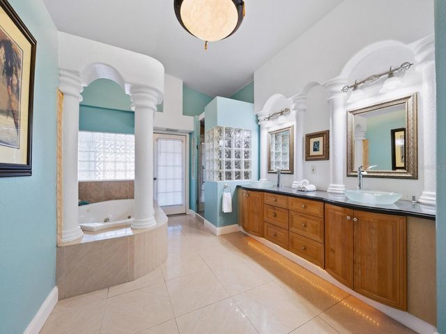 605 AVENIDA DE MAYO, Sarasota, FL 34242