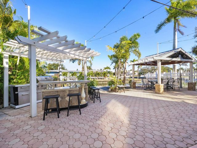 605 AVENIDA DE MAYO, Sarasota, FL 34242
